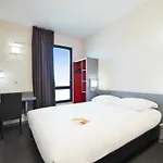 酒店 Premiere Classe Lyon - Priest Eurexpo 2*